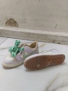 NIKE WOMEN SHOE