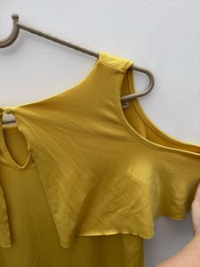 Tagged Cover STORY Cold Shoulder Regular Fit To