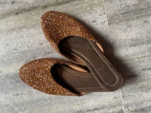 Rose gold Glittery juttis