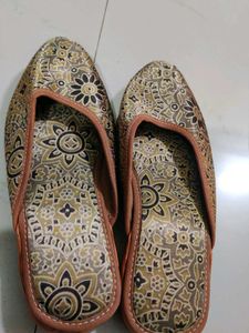 Party Bellies..👠👠Fashion Ethnic Footwear💖🎉🎉✨