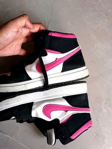 Stylish NIKE Sneakers