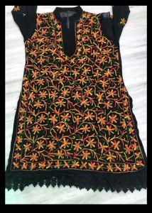Lucknowi Chikan Kari Kurti