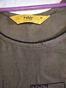 Kurta with floral embroidery