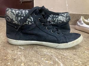 Black Sneakers