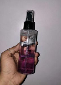 Hilary Rhoda Primer Spray