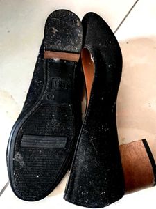 💃Black suede Timeless Heels💃7US 5UK 😊