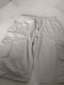 Offwhite Bermuda