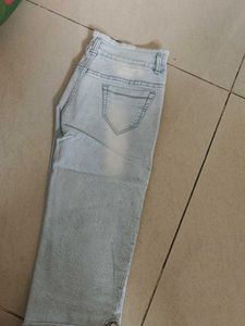 Ripped Denim Capri Jeans