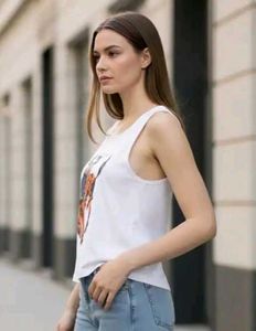 Shein Sleeveless Graphic Front Print Curved  Top