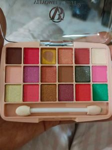 18 Color Eyeshadow Palette