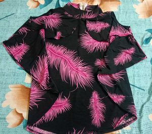 Chic Feather Print Cold Shoulder Top