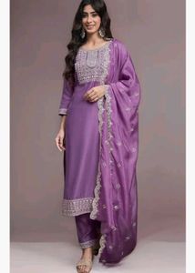 ♥️Brand New Silk Embroidered kurta & pant set♥