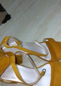 Women&#39;s Yellow Sandals UK Size -4