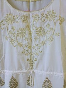 ✨Beautiful White And Golden Kurta✨