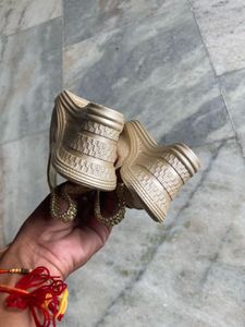 Golden 3-4 Inches High Sandals