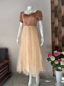 vintage puffed sleeves shimmery gown with beads
