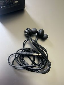 Samsung Akg Original With Bill Under Warranty