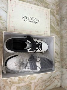 Brandnew Alexander McQueen
