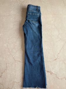 strechable blue straight jean
