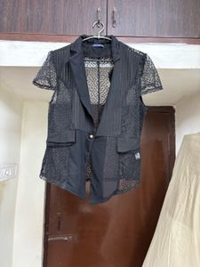 “Scullers” Pretty Weightless Blazer