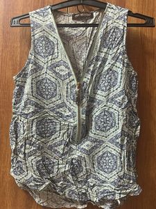 Patterned Sleeveless Zipped Top