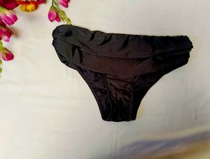 🇳🇿💫♥️♥️ Ruffle Black Bikini Bottom