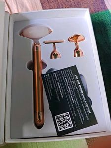 AGARO Face Roller with Gua Sha