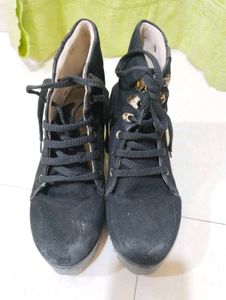 Trendy Black Boots
