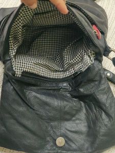 Chic Black &amp; Red Crossbody Bag