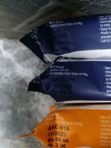 2 Pck Wet Wipes / Facial / Make-up Remover