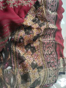 Maroon Saree With Beautiful Black And Golden Pallu