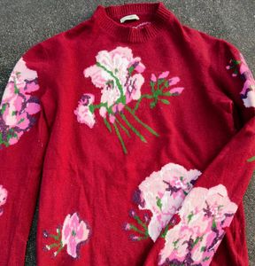 Floral Knit Sweater 🌸🛍️