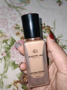 Europe Girl Natural Radiant Longwear Foundation