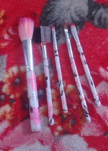makeup brush