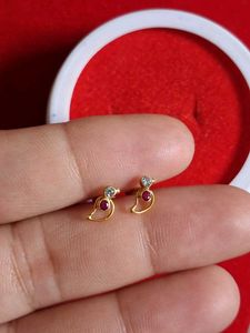 beautiful parrot 🦜 design studs