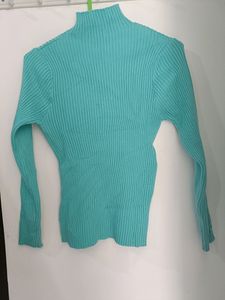 Women Mock Neck Woolen Top