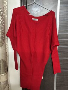 LONG RED SWEATER