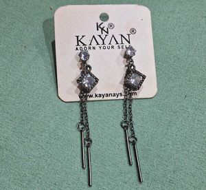 Pretty Korean Model Earrings 🖤