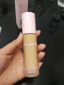 Kylie Cosmetics Power Plush Foundation