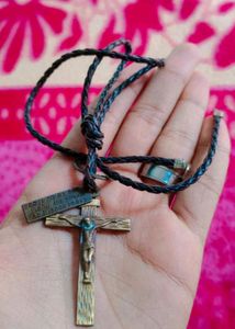 Locket to wear in hand and neck