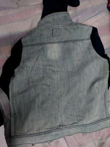 DENIM JACKET/SWETER