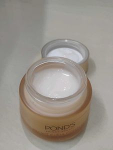 Pond&#39;s Bright Beauty Gel Creme
