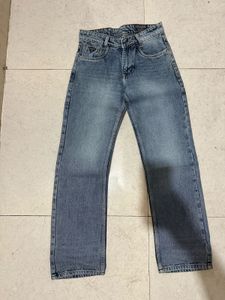 Straight fit jean 28 Waist