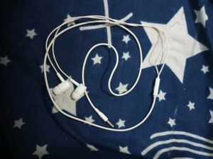 White Wired Earphone