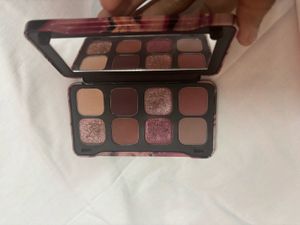 Eyeshadow Palette : makeup revolution allure