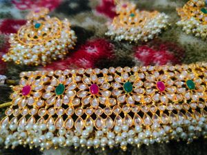 Kundan Chokar Necklace Set Earrings With Mangtika