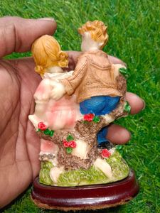 Couple Statue - Gift 🎁 Items Or Can Be Kept In Mirror Shelf