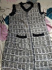 Elegant Sleeveless Tweed Vest