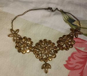 🌸 Elegant Floral Jewelry Set – Necklace &amp; Earring