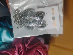 Mini Gift Hamper 10 Items Plus Freebies